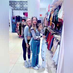 Skinny ripped jeans <3